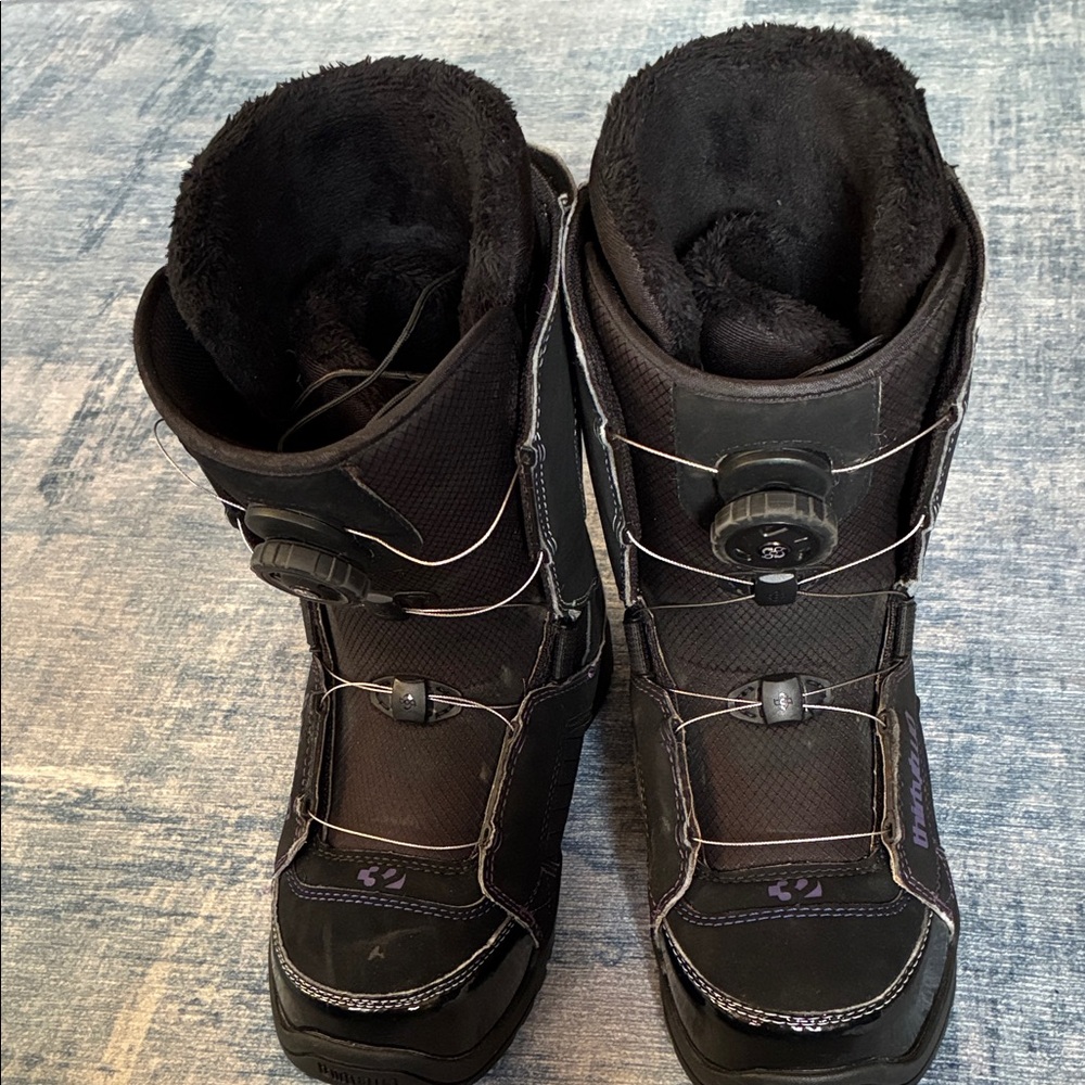 Snowboarding boots size 6.5 37.5